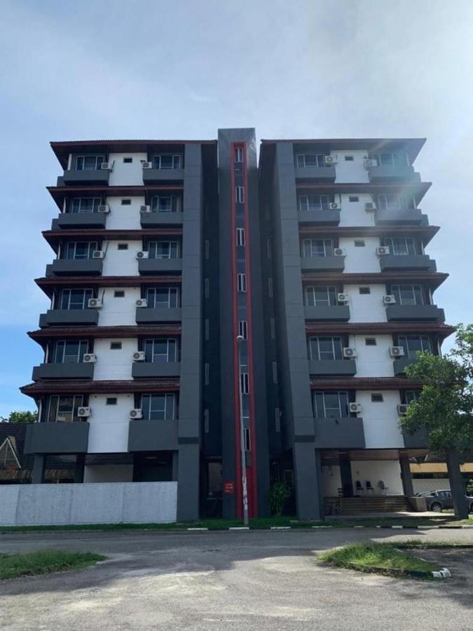 D'Lina Pelangi Apartment Chukai Exterior photo